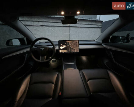 Белый Тесла Модель 3, объемом двигателя 0 л и пробегом 52 тыс. км за 21500 $, фото 19 на Automoto.ua