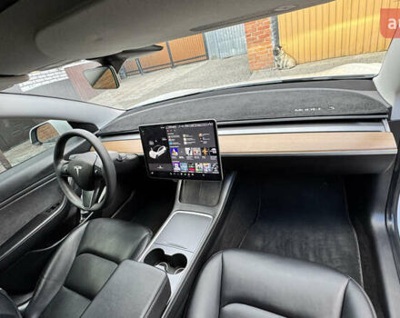 Белый Тесла Модель 3, объемом двигателя 0 л и пробегом 90 тыс. км за 23000 $, фото 6 на Automoto.ua