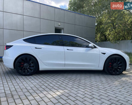 Білий Тесла Модель 3, об'ємом двигуна 0 л та пробігом 76 тис. км за 21700 $, фото 29 на Automoto.ua