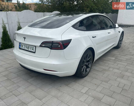 Белый Тесла Модель 3, объемом двигателя 0 л и пробегом 73 тыс. км за 19100 $, фото 17 на Automoto.ua