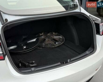 Білий Тесла Модель 3, об'ємом двигуна 0 л та пробігом 185 тис. км за 13900 $, фото 53 на Automoto.ua