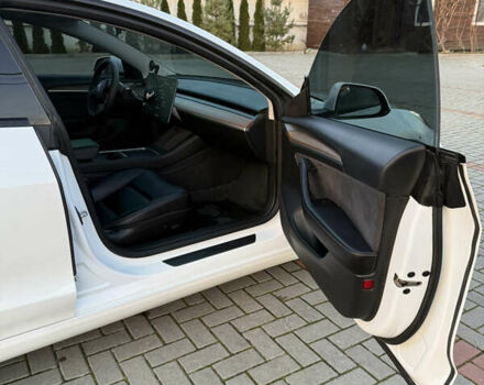 Білий Тесла Модель 3, об'ємом двигуна 0 л та пробігом 76 тис. км за 21500 $, фото 9 на Automoto.ua