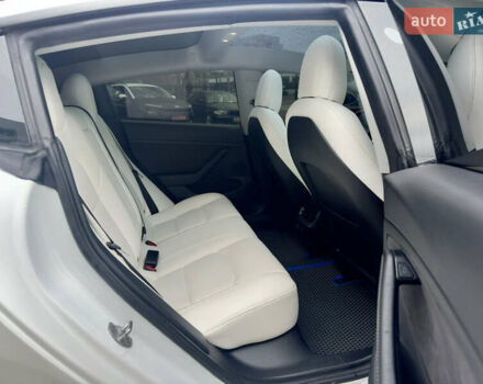 Білий Тесла Модель 3, об'ємом двигуна 0 л та пробігом 84 тис. км за 18300 $, фото 31 на Automoto.ua