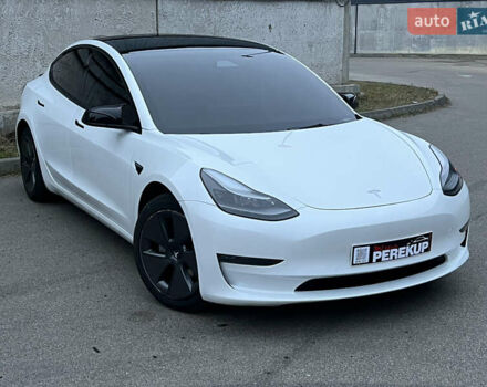 Белый Тесла Модель 3, объемом двигателя 0 л и пробегом 52 тыс. км за 21500 $, фото 5 на Automoto.ua