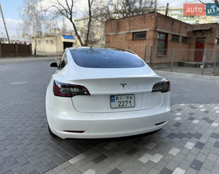 Белый Тесла Модель 3, объемом двигателя 0 л и пробегом 37 тыс. км за 19999 $, фото 38 на Automoto.ua