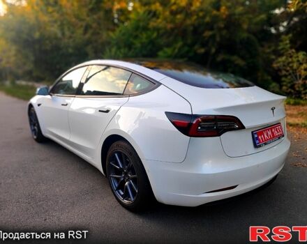 Тесла Модель 3 2021 у Києві на Automoto.ua Білий Тесла Модель 3, об'ємом двигуна 0.22 л та пробігом 78 тис. км за 16999 $, фото 3 на Automoto.ua