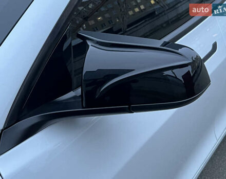 Белый Тесла Модель 3, объемом двигателя 0 л и пробегом 52 тыс. км за 21500 $, фото 14 на Automoto.ua