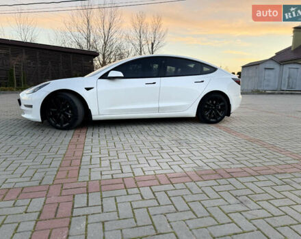 Білий Тесла Модель 3, об'ємом двигуна 0 л та пробігом 76 тис. км за 21500 $, фото 3 на Automoto.ua