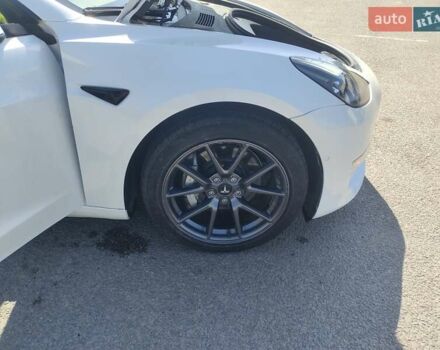 Білий Тесла Модель 3, об'ємом двигуна 0 л та пробігом 86 тис. км за 19500 $, фото 10 на Automoto.ua