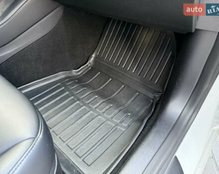 Белый Тесла Модель 3, объемом двигателя 0 л и пробегом 37 тыс. км за 19999 $, фото 128 на Automoto.ua