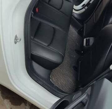 Білий Тесла Модель 3, об'ємом двигуна 0 л та пробігом 59 тис. км за 17500 $, фото 13 на Automoto.ua