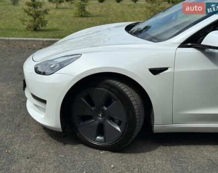 Белый Тесла Модель 3, объемом двигателя 0 л и пробегом 130 тыс. км за 17999 $, фото 15 на Automoto.ua