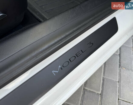Белый Тесла Модель 3, объемом двигателя 0 л и пробегом 37 тыс. км за 19999 $, фото 127 на Automoto.ua