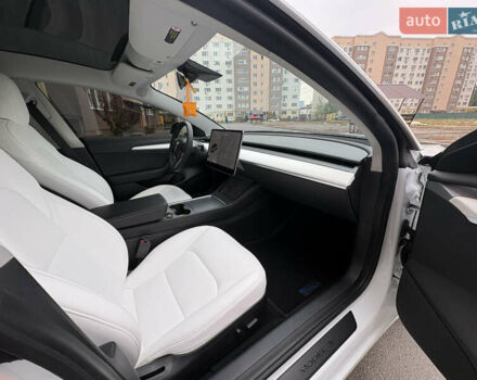 Тесла Модель 3 2021 в Днепре (Днепропетровске) на Automoto.ua Белый Тесла Модель 3, объемом двигателя 0 л и пробегом 38 тыс. км за 22000 $, фото 14 на Automoto.ua