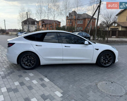 Белый Тесла Модель 3, объемом двигателя 0 л и пробегом 37 тыс. км за 19999 $, фото 58 на Automoto.ua