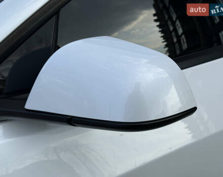 Белый Тесла Модель 3, объемом двигателя 0 л и пробегом 37 тыс. км за 19999 $, фото 86 на Automoto.ua