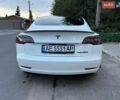 Білий Тесла Модель 3, об'ємом двигуна 0 л та пробігом 51 тис. км за 24999 $, фото 3 на Automoto.ua