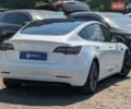 Білий Тесла Модель 3, об'ємом двигуна 0 л та пробігом 63 тис. км за 22900 $, фото 1 на Automoto.ua