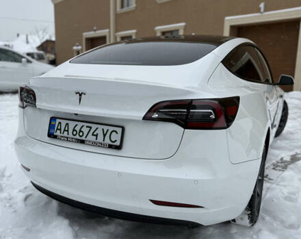 Білий Тесла Модель 3, об'ємом двигуна 0 л та пробігом 63 тис. км за 17900 $, фото 3 на Automoto.ua