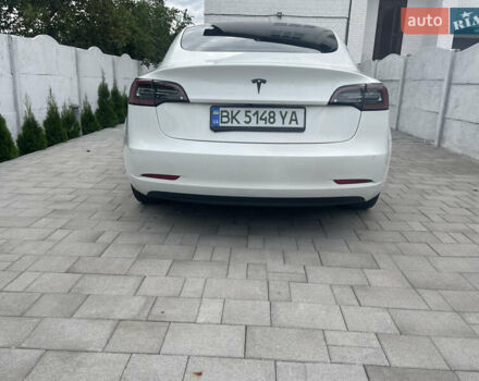 Білий Тесла Модель 3, об'ємом двигуна 0 л та пробігом 78 тис. км за 17200 $, фото 18 на Automoto.ua