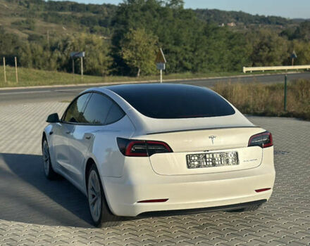 Білий Тесла Модель 3, об'ємом двигуна 0 л та пробігом 54 тис. км за 20955 $, фото 3 на Automoto.ua