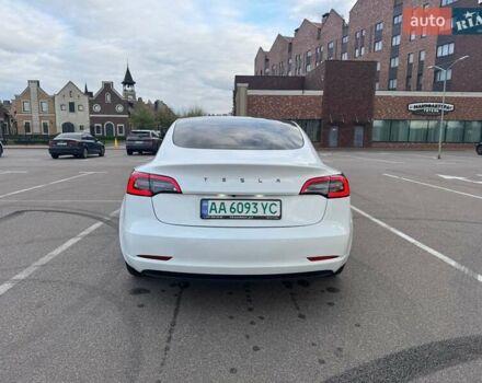 Белый Тесла Модель 3, объемом двигателя 0 л и пробегом 80 тыс. км за 20500 $, фото 2 на Automoto.ua