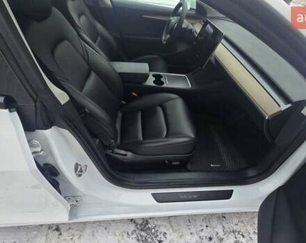 Белый Тесла Модель 3, объемом двигателя 0 л и пробегом 64 тыс. км за 22500 $, фото 16 на Automoto.ua