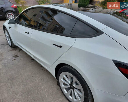 Белый Тесла Модель 3, объемом двигателя 0 л и пробегом 70 тыс. км за 21999 $, фото 8 на Automoto.ua