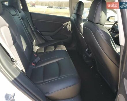 Белый Тесла Модель 3, объемом двигателя 0 л и пробегом 61 тыс. км за 7500 $, фото 9 на Automoto.ua