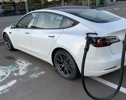 Білий Тесла Модель 3, об'ємом двигуна 0 л та пробігом 65 тис. км за 31000 $, фото 6 на Automoto.ua