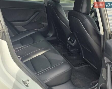 Білий Тесла Модель 3, об'ємом двигуна 0 л та пробігом 91 тис. км за 22999 $, фото 20 на Automoto.ua