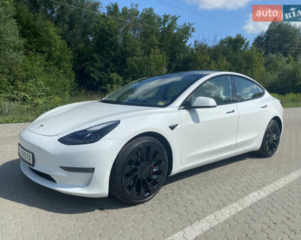 Белый Тесла Модель 3, объемом двигателя 0 л и пробегом 71 тыс. км за 22900 $, фото 2 на Automoto.ua