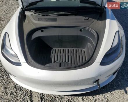Білий Тесла Модель 3, об'ємом двигуна 0 л та пробігом 65 тис. км за 18000 $, фото 10 на Automoto.ua