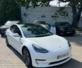 Білий Тесла Модель 3, об'ємом двигуна 0 л та пробігом 100 тис. км за 17900 $, фото 1 на Automoto.ua