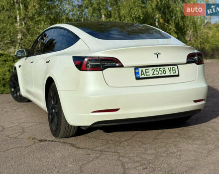 Белый Тесла Модель 3, объемом двигателя 0 л и пробегом 67 тыс. км за 22000 $, фото 1 на Automoto.ua