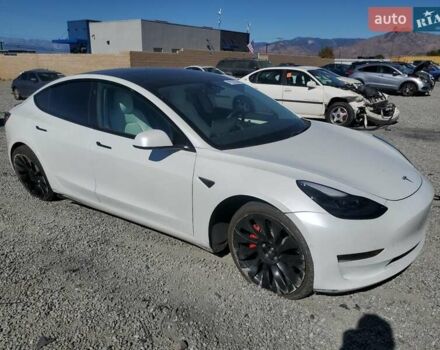 Білий Тесла Модель 3, об'ємом двигуна 0 л та пробігом 65 тис. км за 18000 $, фото 3 на Automoto.ua