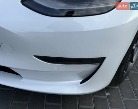 Белый Тесла Модель 3, объемом двигателя 0 л и пробегом 37 тыс. км за 19999 $, фото 81 на Automoto.ua