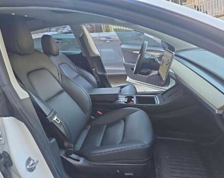 Білий Тесла Модель 3, об'ємом двигуна 0 л та пробігом 97 тис. км за 15500 $, фото 3 на Automoto.ua