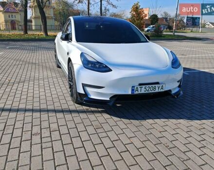 Білий Тесла Модель 3, об'ємом двигуна 0 л та пробігом 70 тис. км за 23500 $, фото 6 на Automoto.ua