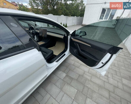 Білий Тесла Модель 3, об'ємом двигуна 0 л та пробігом 78 тис. км за 17200 $, фото 3 на Automoto.ua