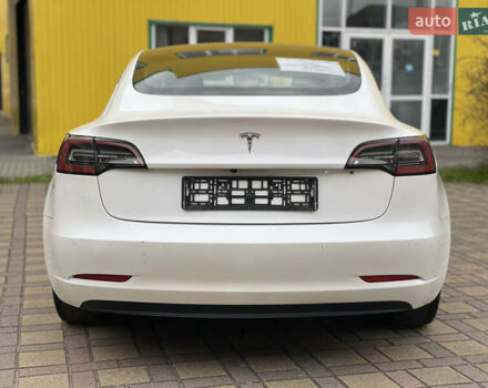 Белый Тесла Модель 3, объемом двигателя 0 л и пробегом 34 тыс. км за 18000 $, фото 37 на Automoto.ua