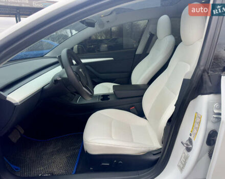 Білий Тесла Модель 3, об'ємом двигуна 0 л та пробігом 84 тис. км за 18300 $, фото 16 на Automoto.ua