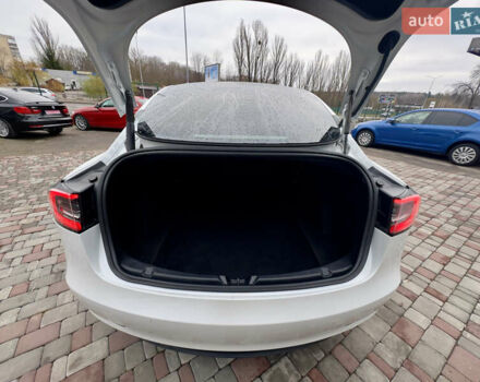 Білий Тесла Модель 3, об'ємом двигуна 0 л та пробігом 84 тис. км за 18300 $, фото 27 на Automoto.ua