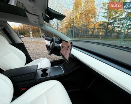 Білий Тесла Модель 3, об'ємом двигуна 0 л та пробігом 100 тис. км за 20799 $, фото 41 на Automoto.ua