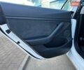 Білий Тесла Модель 3, об'ємом двигуна 0 л та пробігом 65 тис. км за 17950 $, фото 22 на Automoto.ua