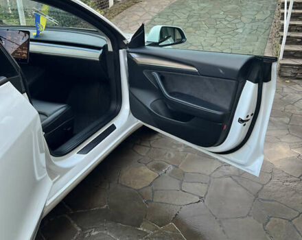 Білий Тесла Модель 3, об'ємом двигуна 0 л та пробігом 57 тис. км за 23000 $, фото 26 на Automoto.ua