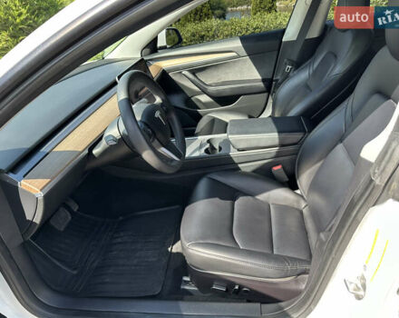 Белый Тесла Модель 3, объемом двигателя 0 л и пробегом 55 тыс. км за 18999 $, фото 14 на Automoto.ua