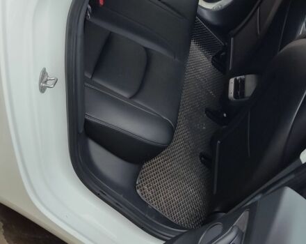 Белый Тесла Модель 3, объемом двигателя 0 л и пробегом 59 тыс. км за 17500 $, фото 3 на Automoto.ua