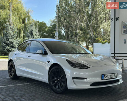 Тесла Модель 3 2021 у Одесі на Automoto.ua Білий Тесла Модель 3, об'ємом двигуна 0 л та пробігом 98 тис. км за 17800 $, фото 1 на Automoto.ua
