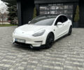 Білий Тесла Модель 3, об'ємом двигуна 0 л та пробігом 67 тис. км за 27500 $, фото 3 на Automoto.ua